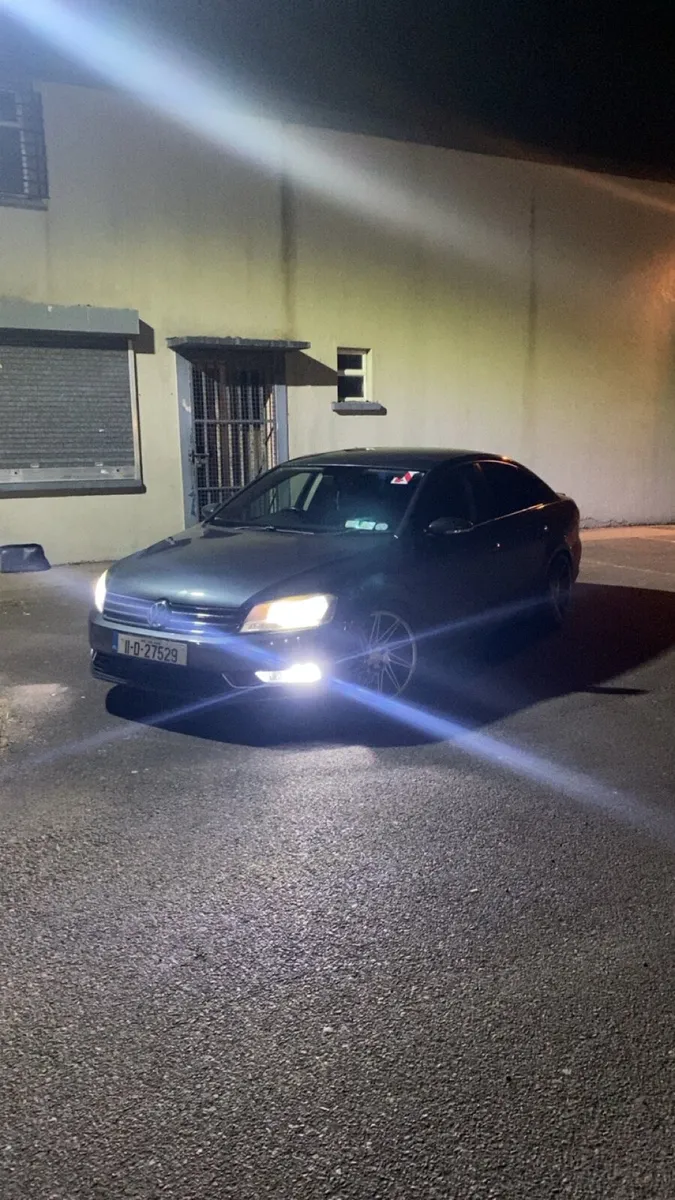 Volkswagen Passat - Image 4