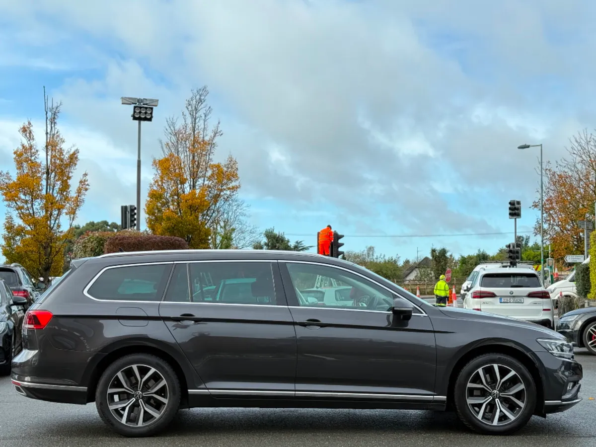 Volkswagen Passat 2.0TDI ELEGANCE AUTO ESTATE *IRI - Image 4