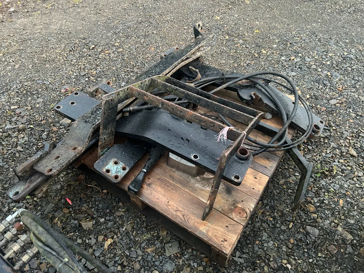 RossMore FL45 Loader to suit Zetor 6340 - Image 3