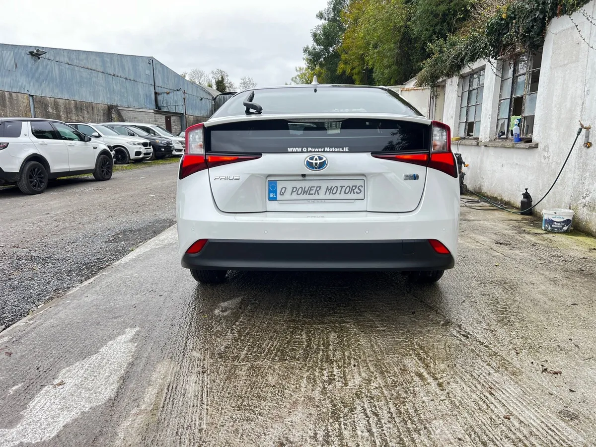 2022 Toyota Prius Low mileage - Image 4