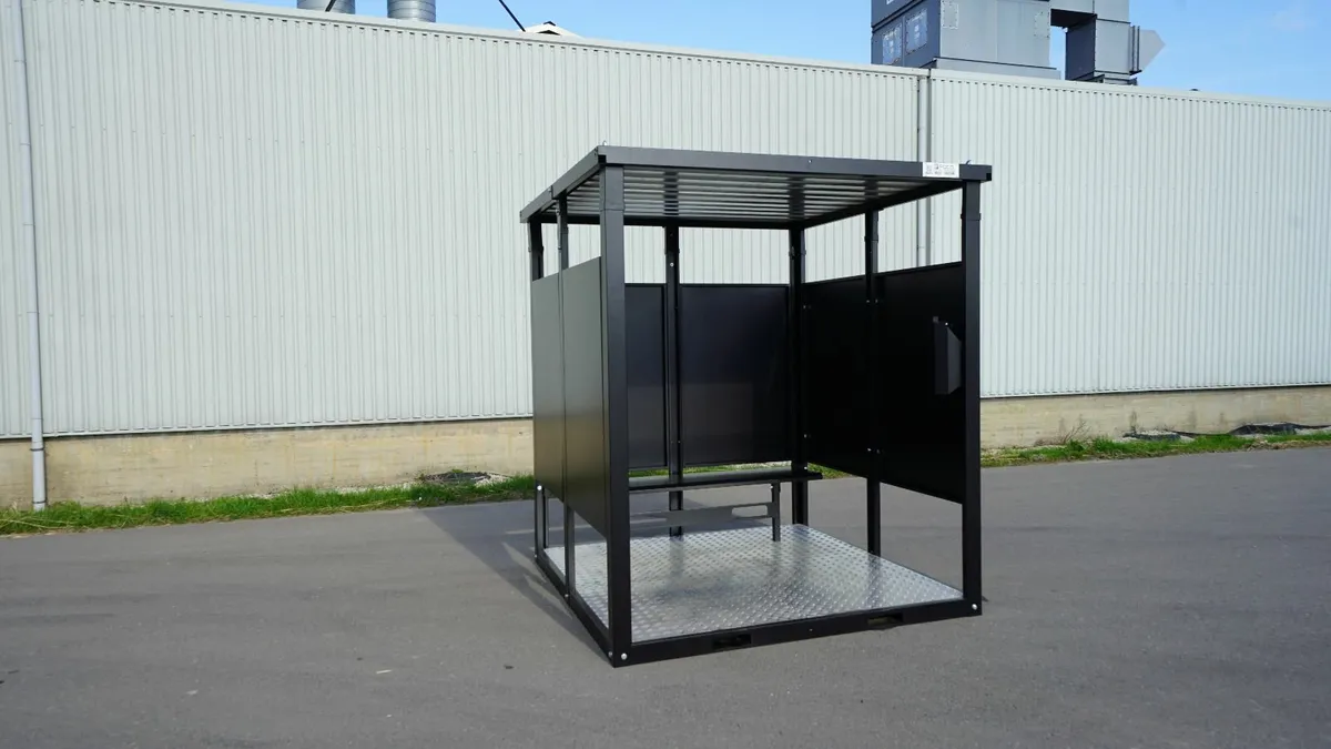 Smoke Shelter 2x3m – Complete with Bench - Image 3