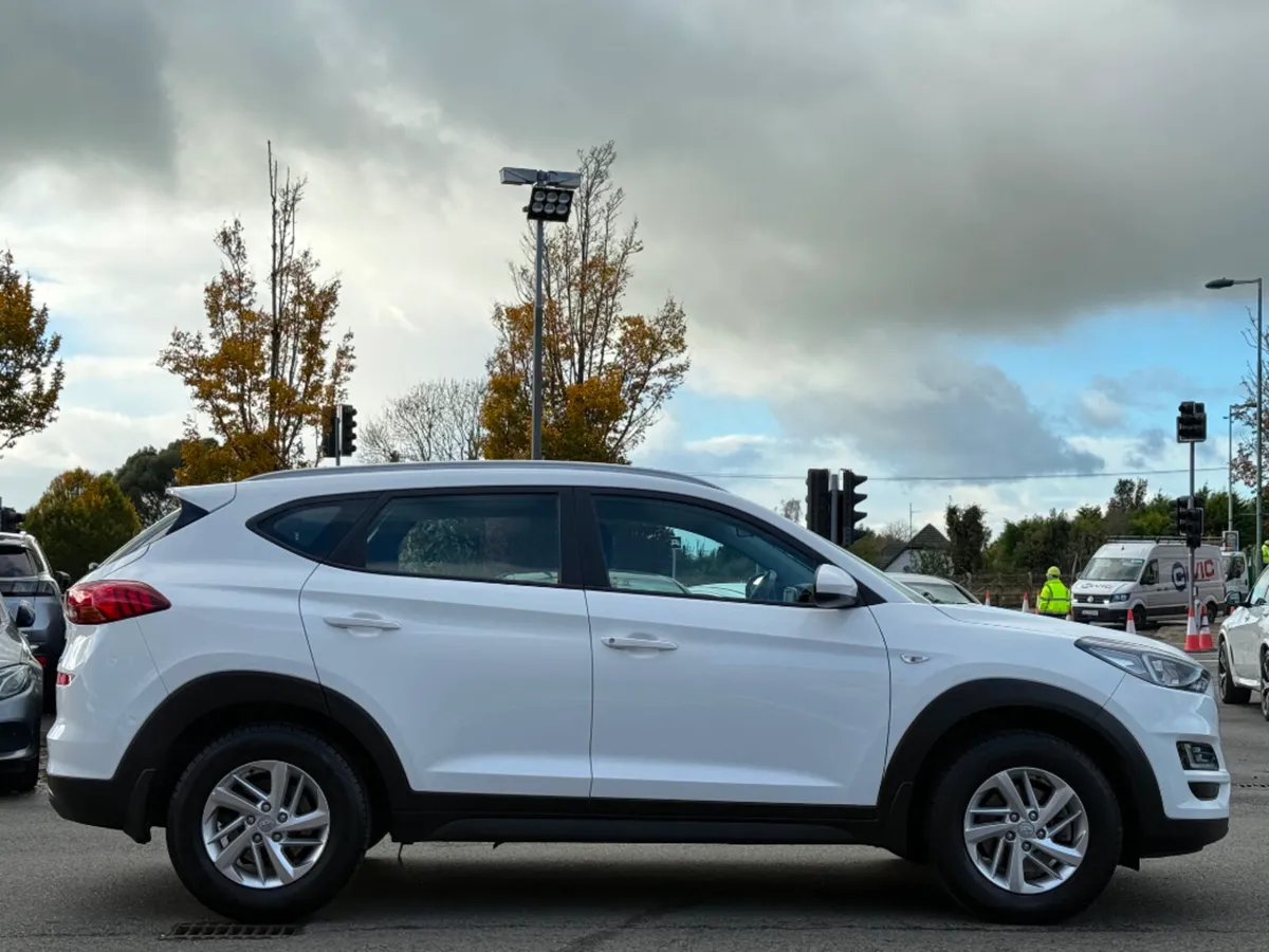 Hyundai Tucson COMFORT 1.6 DIESEL *LOW KMS* - Image 4