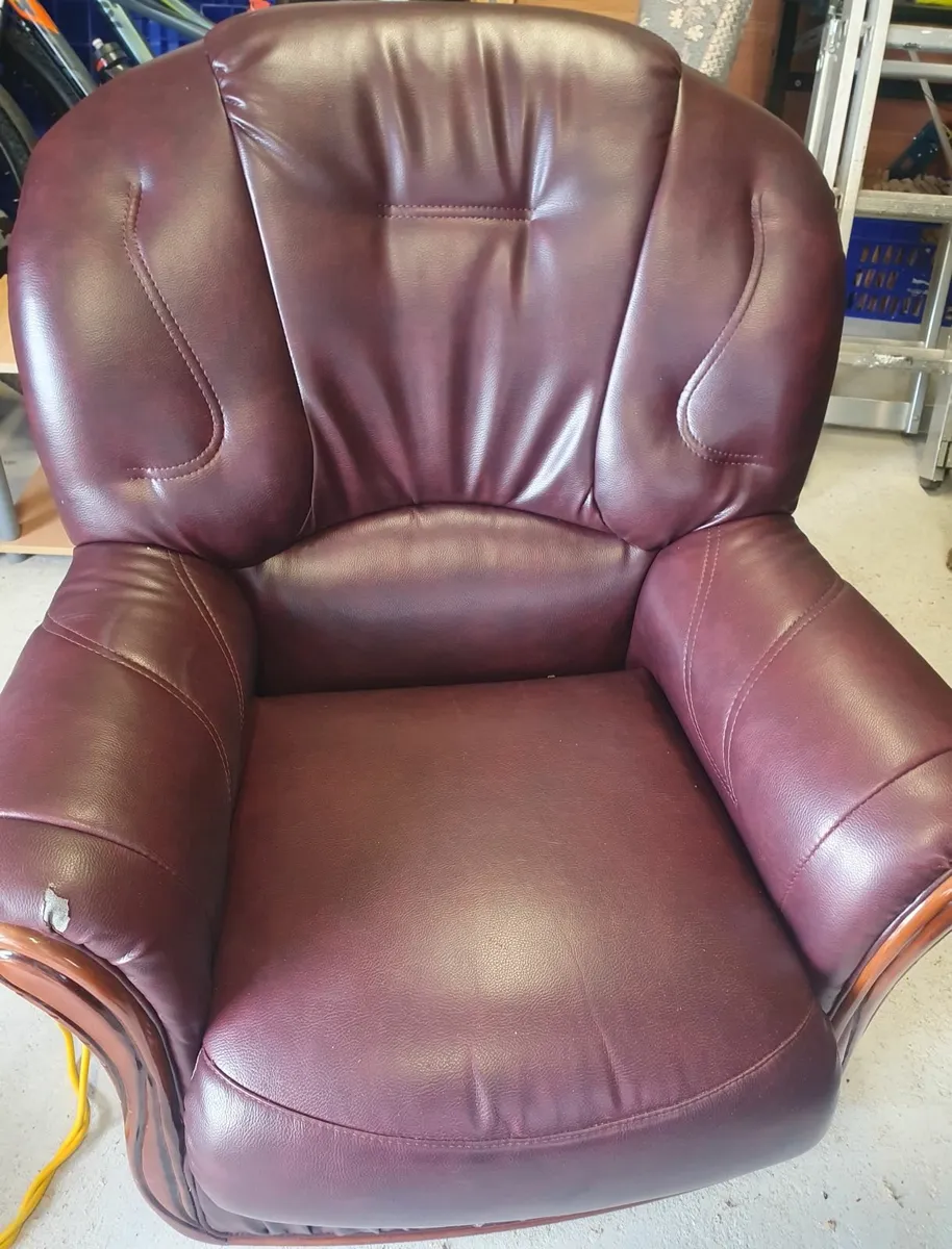 Sofa and two armchairs - Image 1