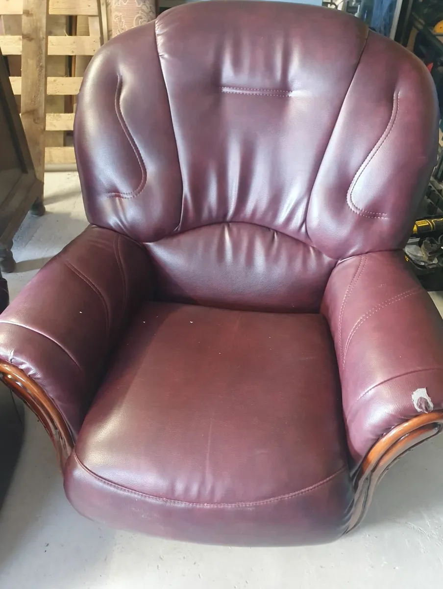 Sofa and two armchairs - Image 2