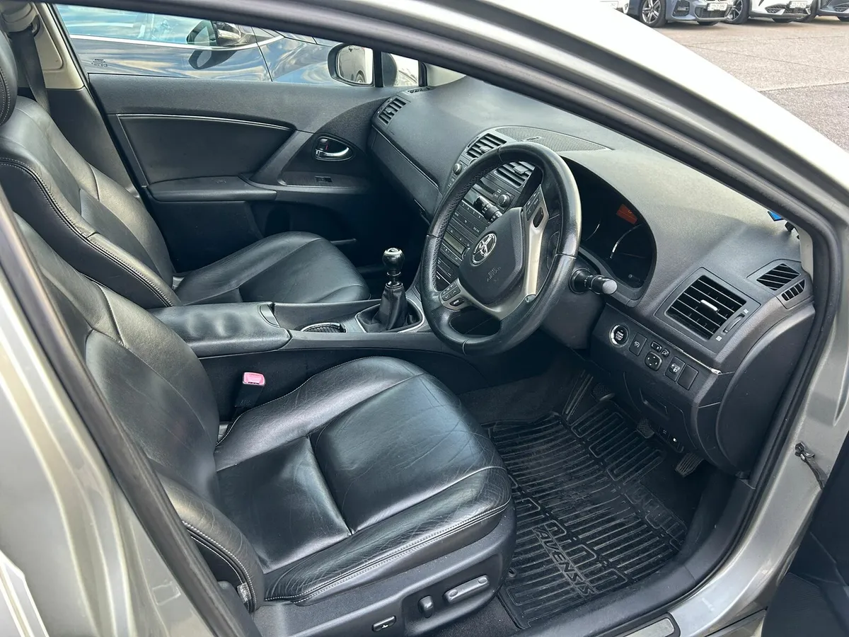 09 Avensis diesel high spec read on.... - Image 3