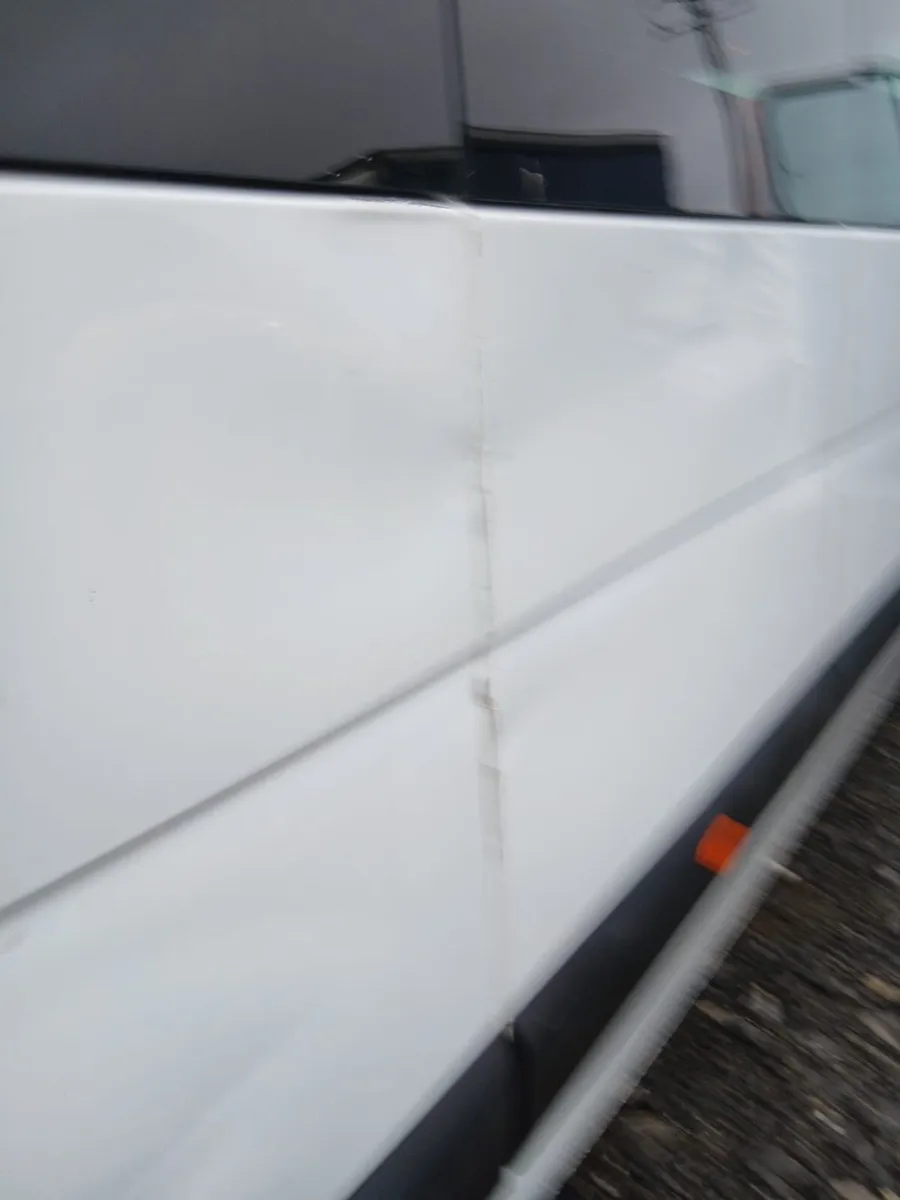 Van - Image 4