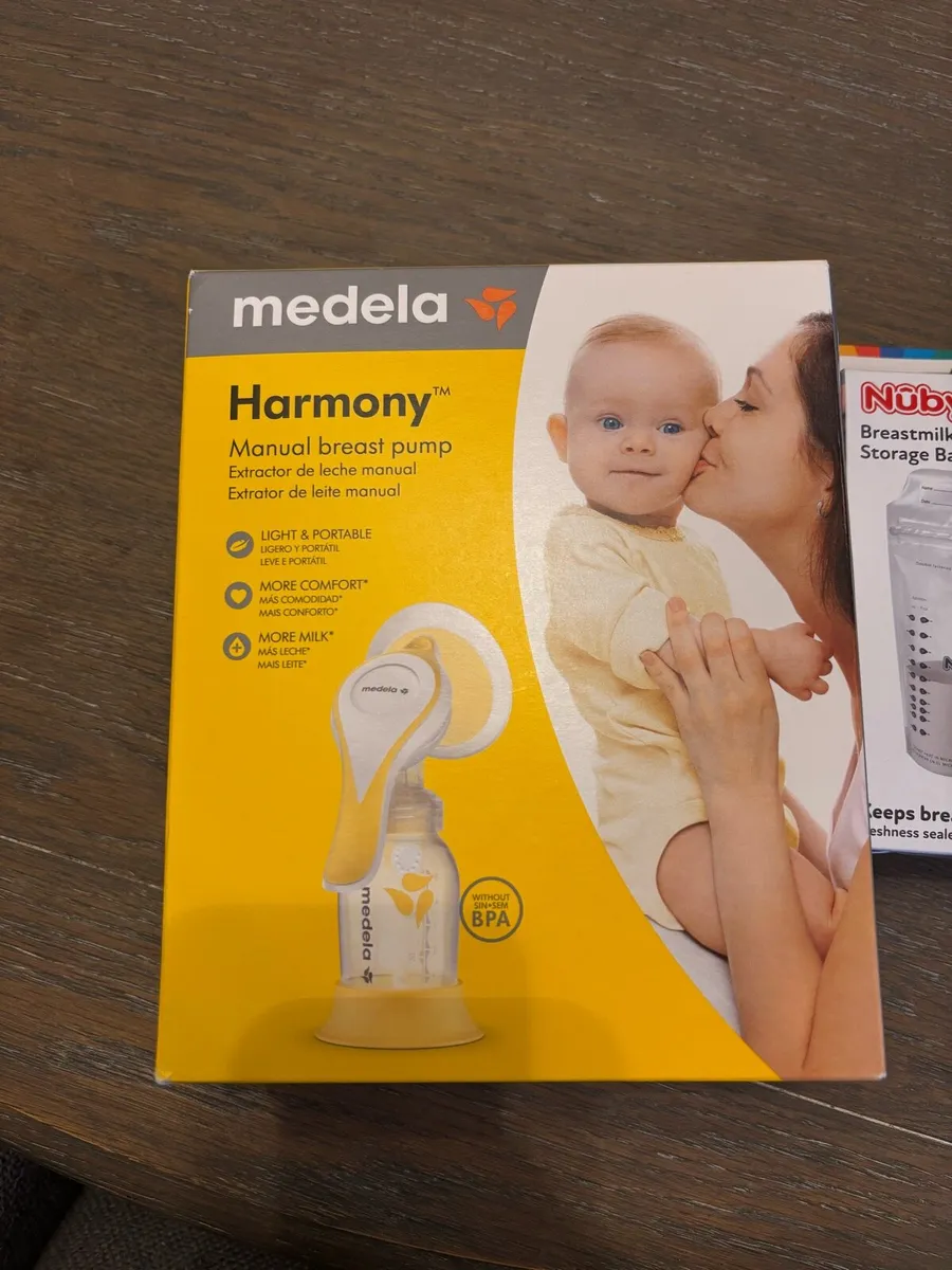 Breast Pump & Storage Bags (Never used) - Image 2