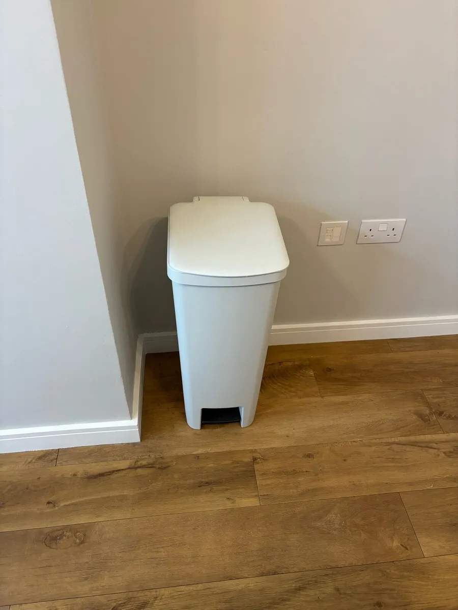 Brabantia StepUp Pedal Bin 40L - Light Grey - Image 2