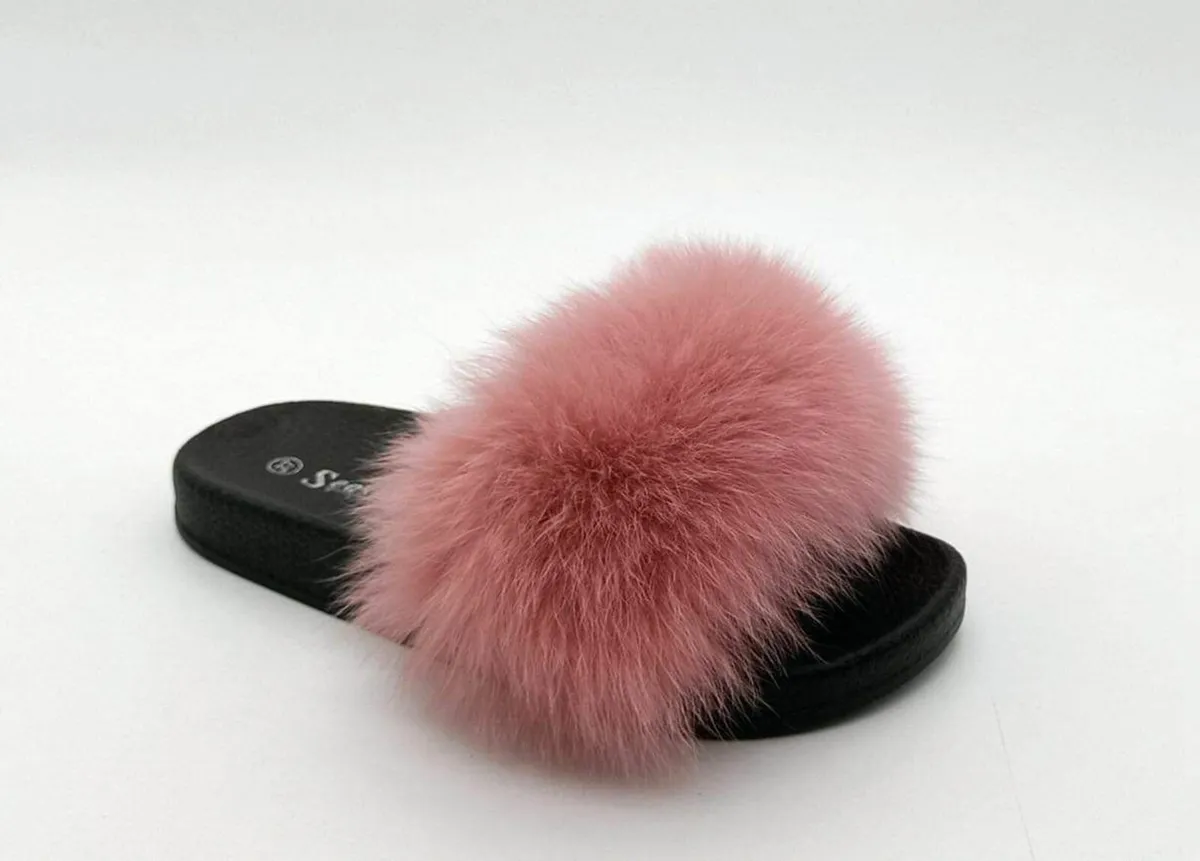 Fluffy fur slippers sizes 37-41 sizes 4-8 - Image 1
