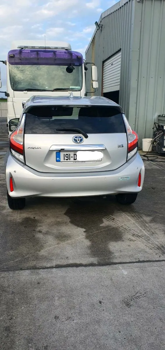191 TOYOTA AQUA HYBRID - Image 2