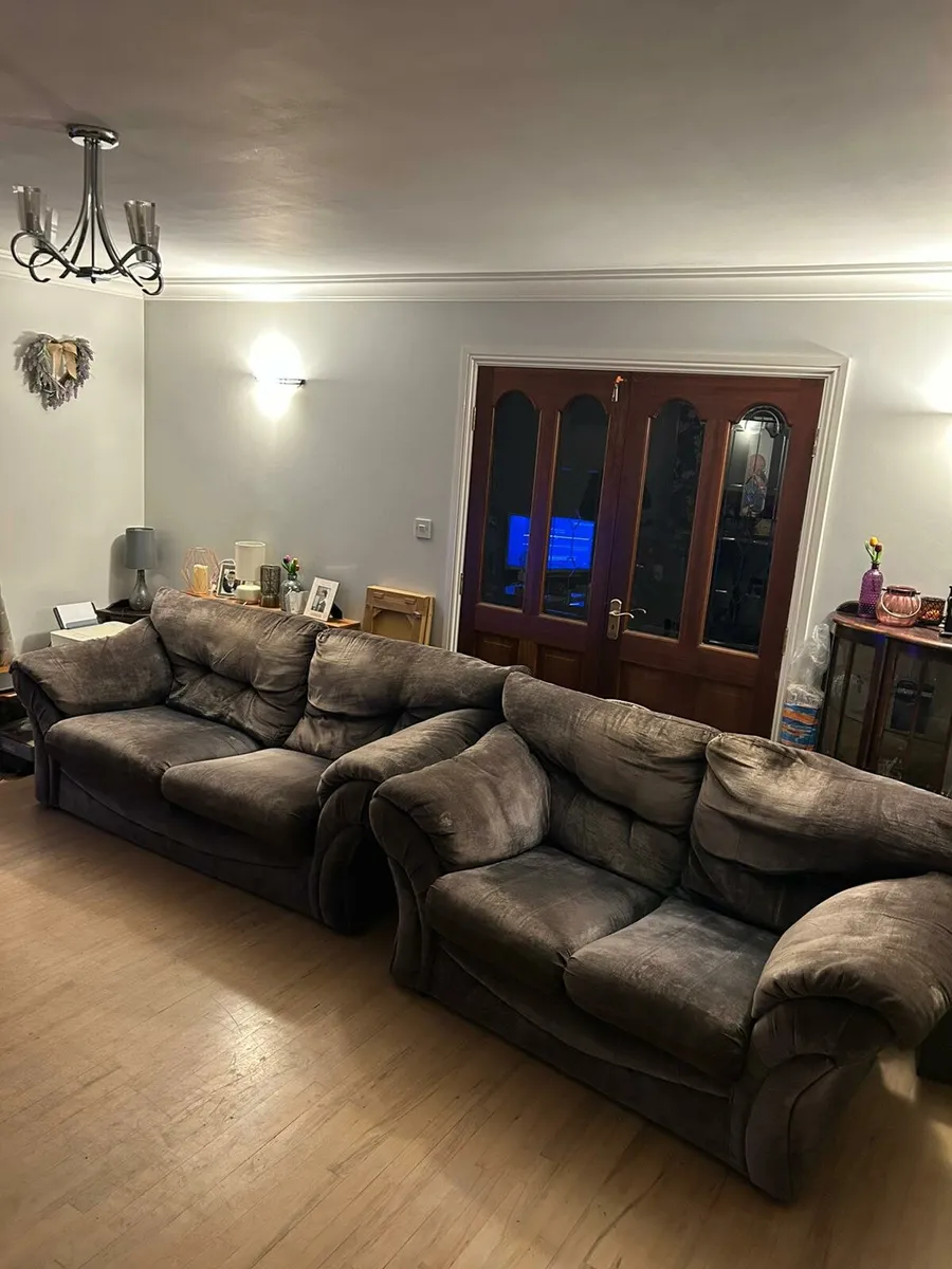 Sofa's 2 and 3 seater - Image 1