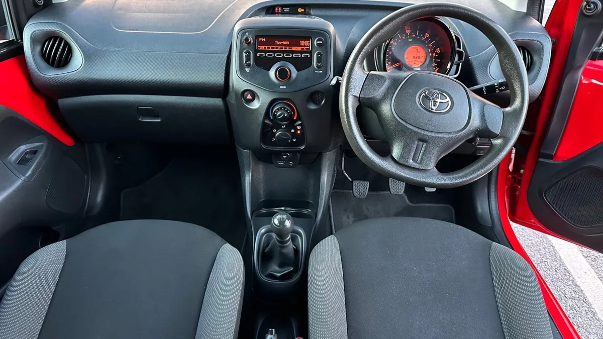 Toyota Aygo 1.0 VVTI X-play 5Door - Image 3
