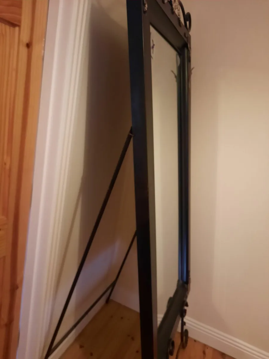 Large free standing mirror - Image 1