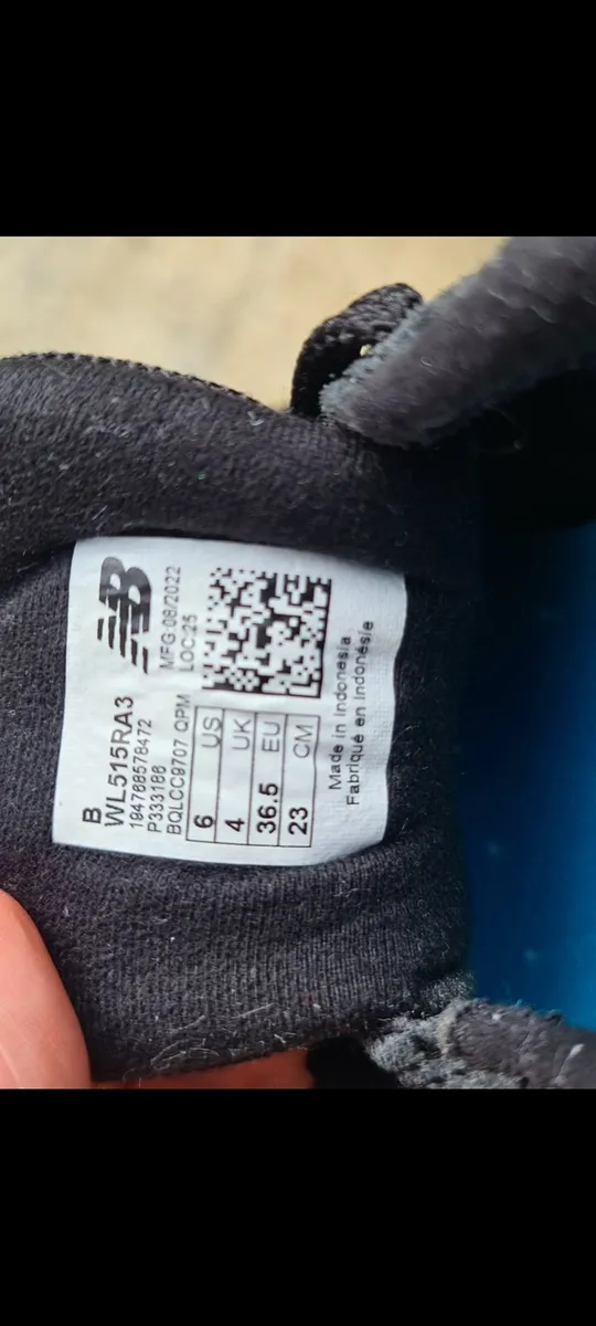 New Balance new Size 4 - Image 3