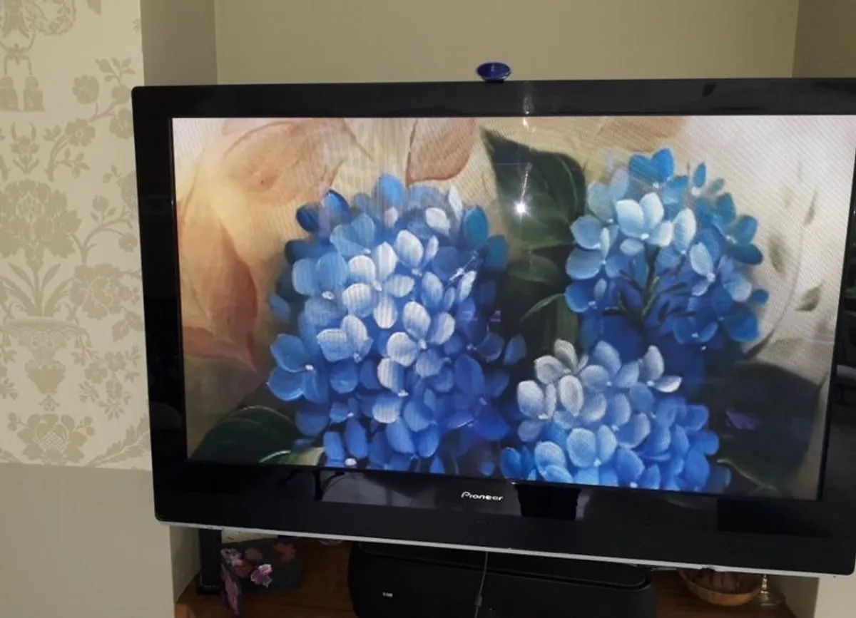 41 inch pioneerTV in perfect condition. - Image 1