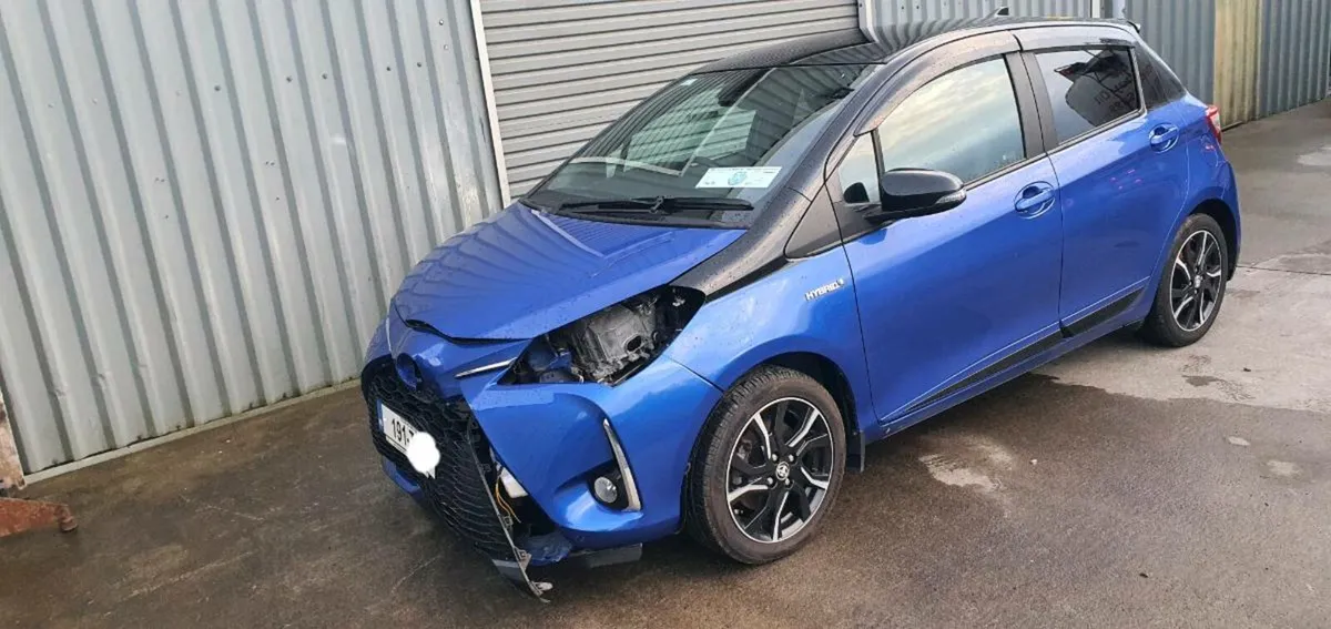 191 TOYOTA YARIS HYBRID - Image 3