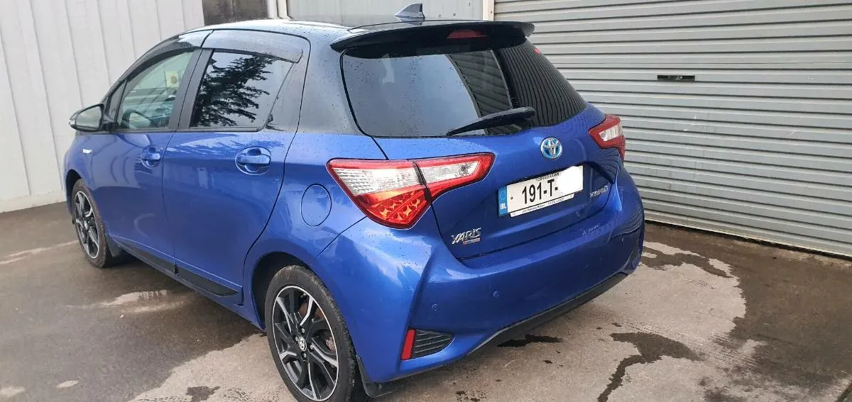 191 TOYOTA YARIS HYBRID - Image 4