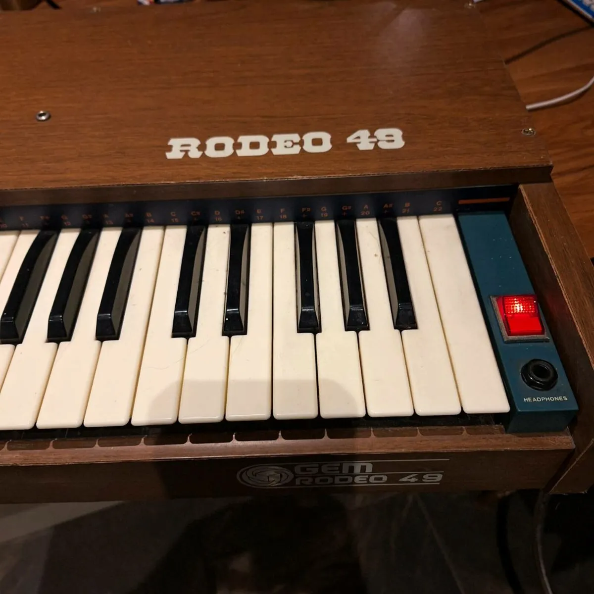 Vintage Keyboard - Image 1