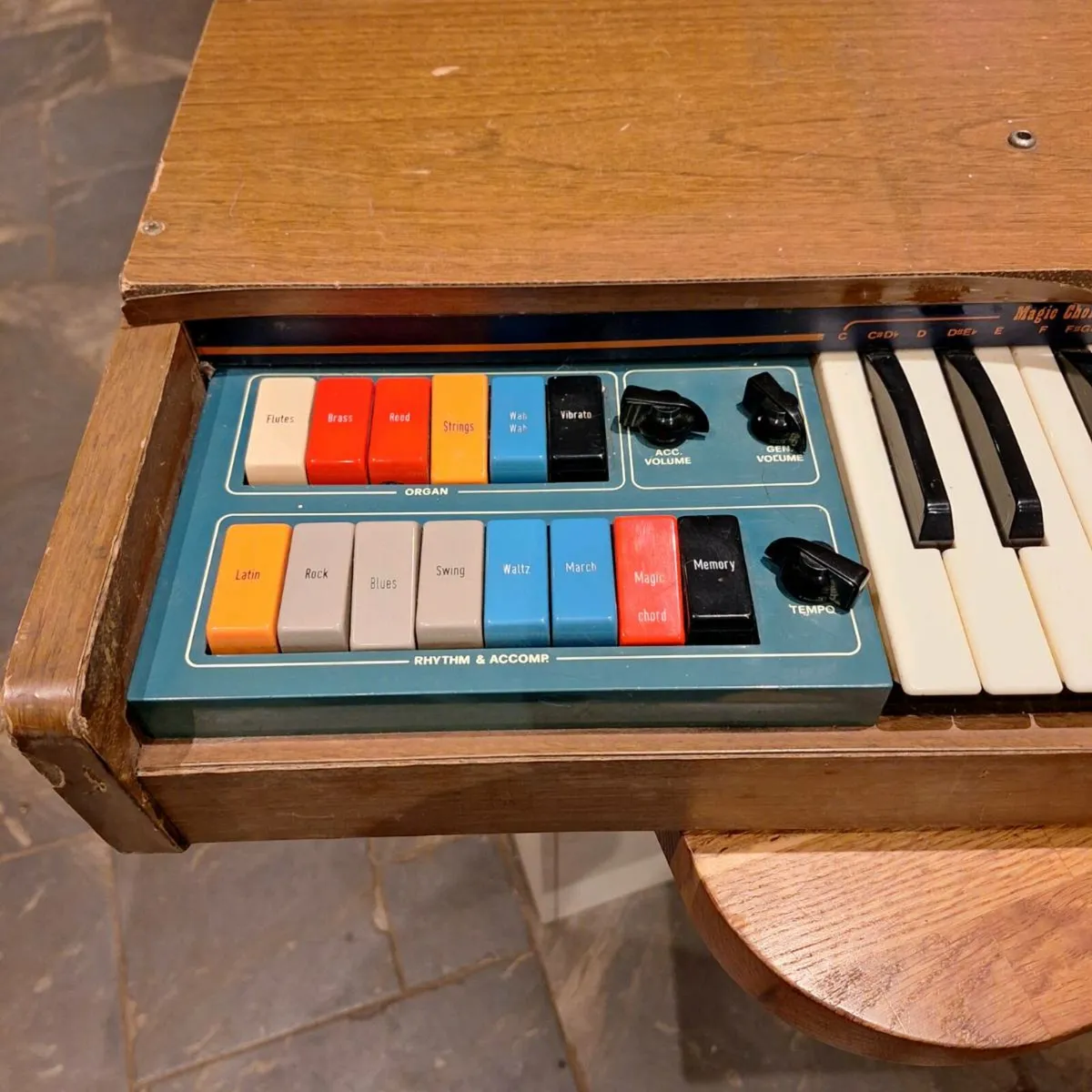 Vintage Keyboard - Image 2