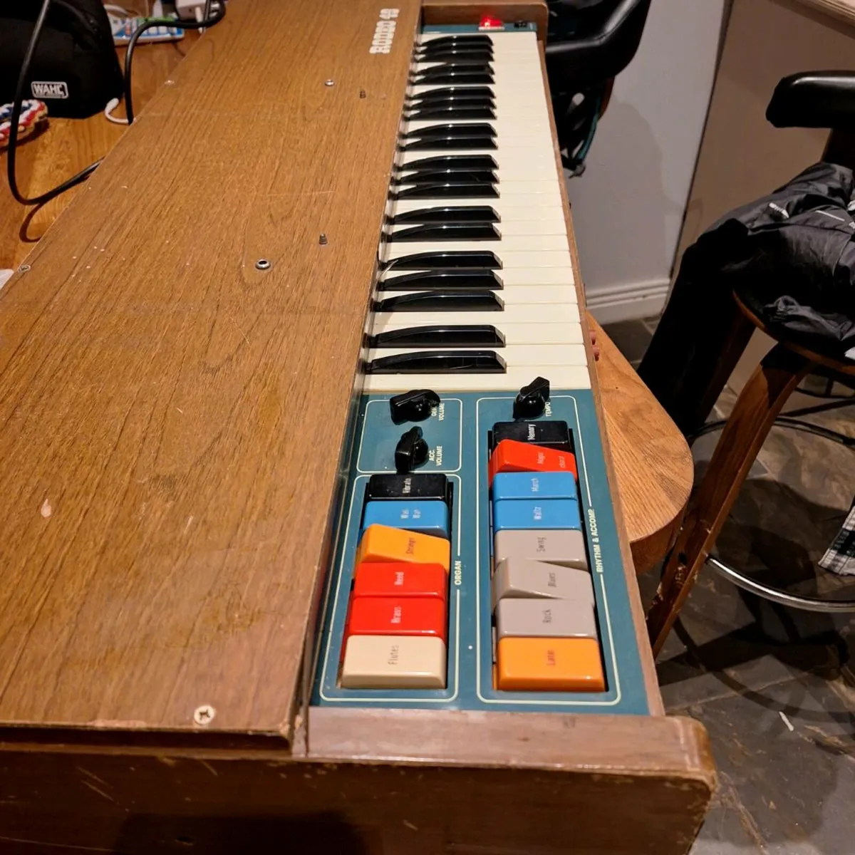 Vintage Keyboard - Image 3