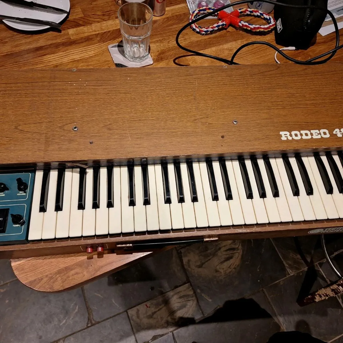 Vintage Keyboard - Image 4