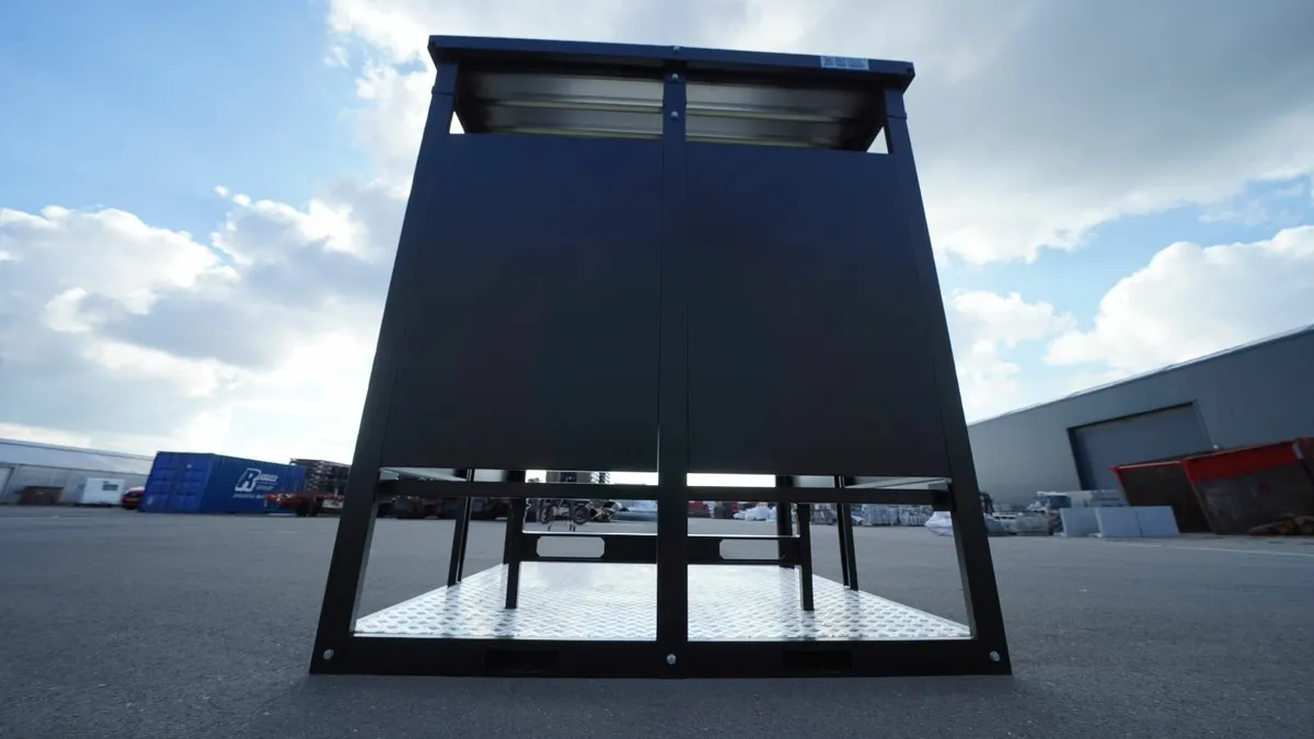 Compact Smoke Shelter – Easy to Move & Install - Image 2