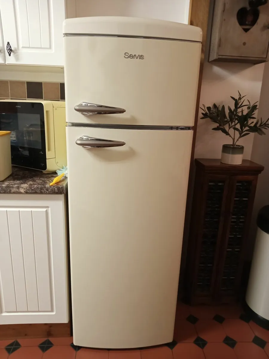 Servis fridge freezer - Image 1