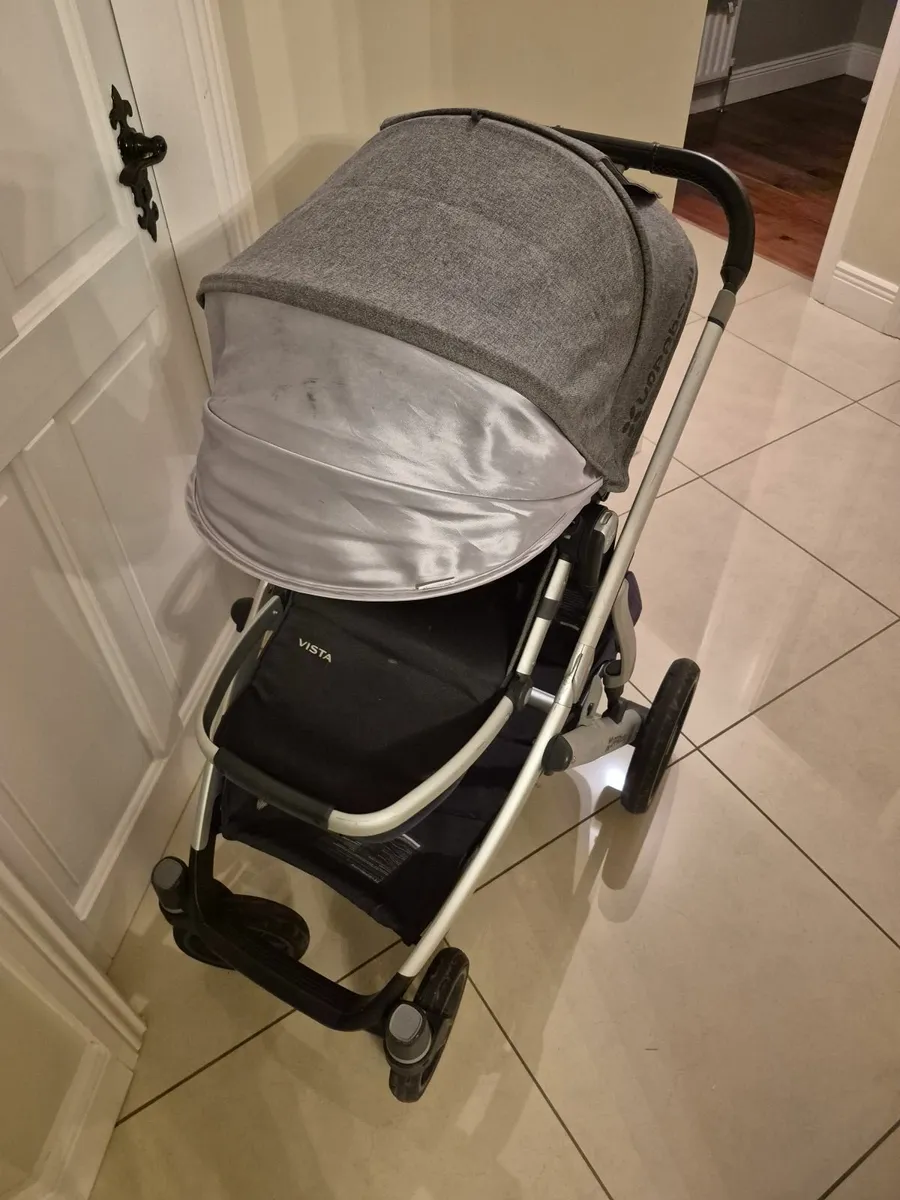 Buggy with extras - Image 1