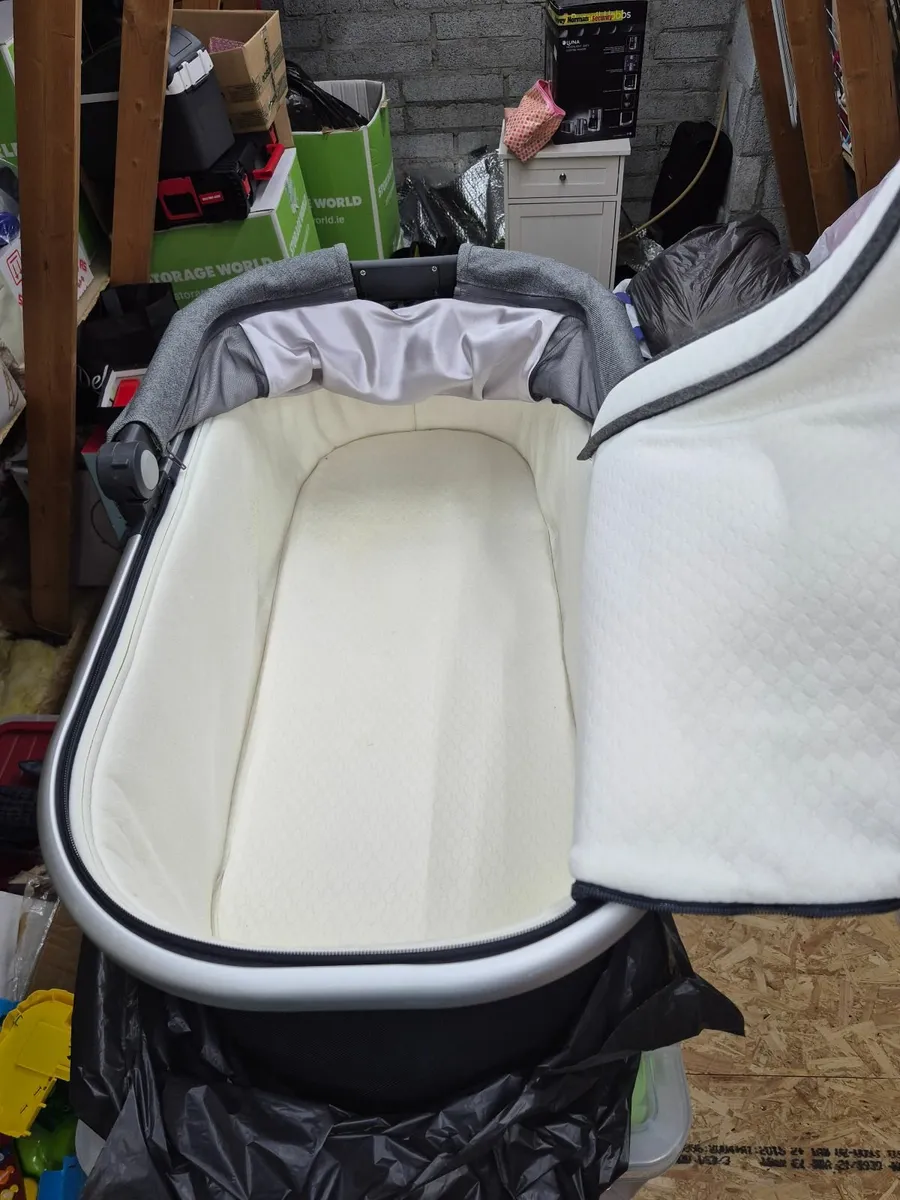 Buggy with extras - Image 2