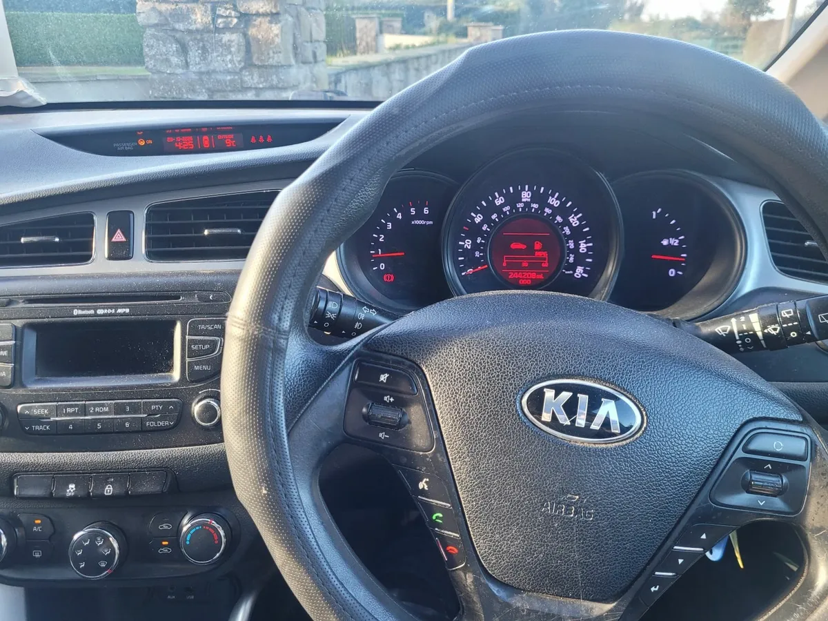 Kia Ceed 2012 - Image 2