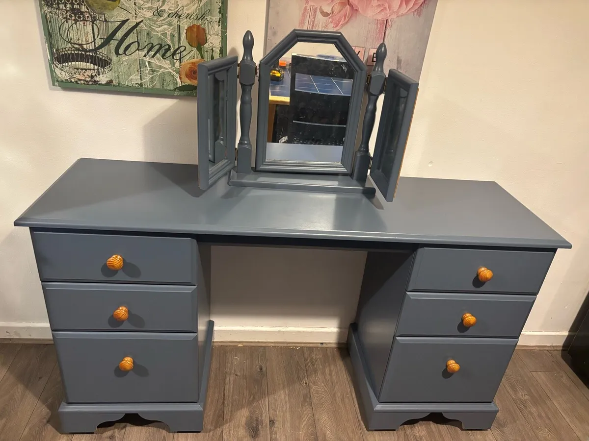 Grey dressing table