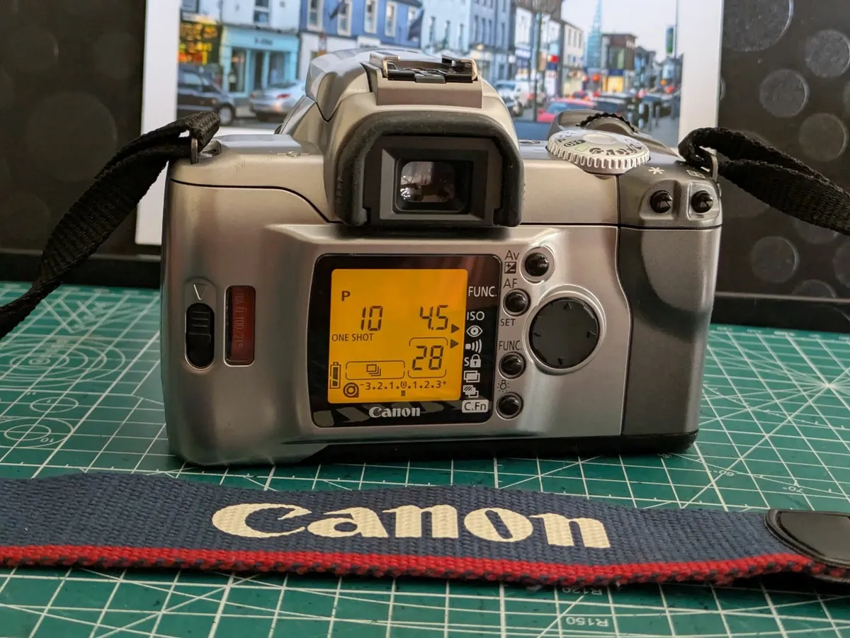 🎞️ Canon EOS 300 X kit with zoom lens - Image 1