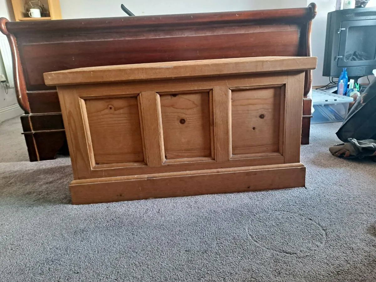 Bedroom suite - Image 4
