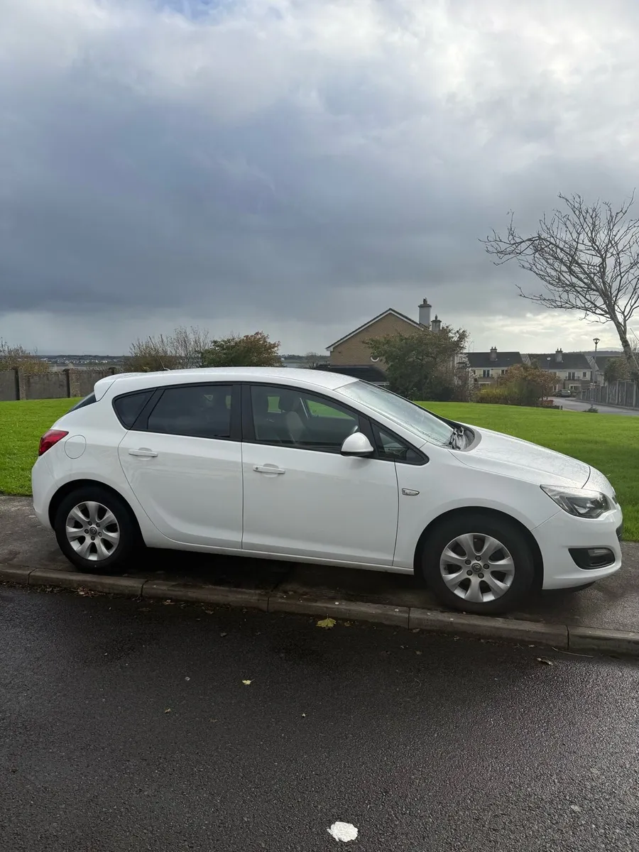 Vauxhall Astra 1.6L Diesel 2015 - Image 1