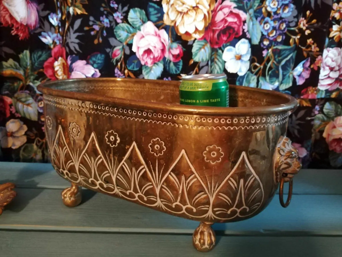 Quality Antique Brass Lions Head & PAW Planter - Image 2