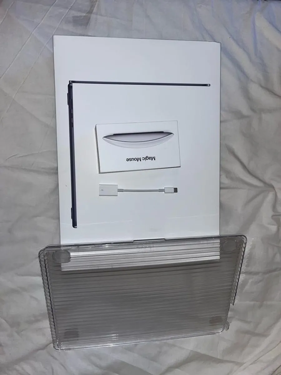 15-inch MacBook Air M3 2024 16GB 512GB, Excellent Condition, Magic Mouse and Original Case - Image 1