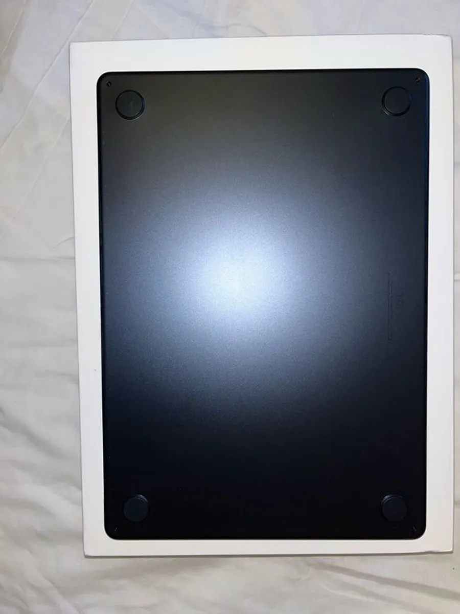 15-inch MacBook Air M3 2024 16GB 512GB, Excellent Condition, Magic Mouse and Original Case - Image 3