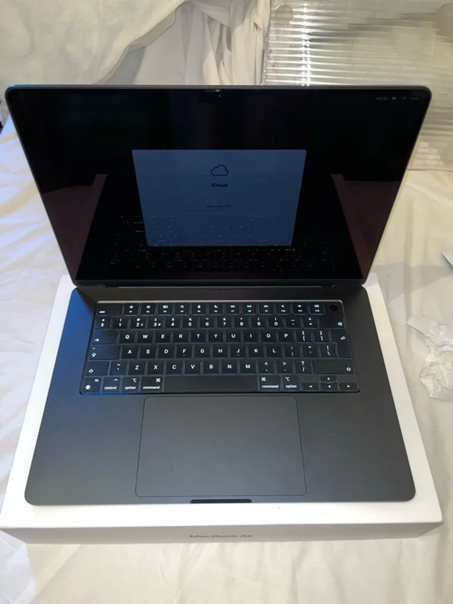 15-inch MacBook Air M3 2024 16GB 512GB, Excellent Condition, Magic Mouse and Original Case - Image 4