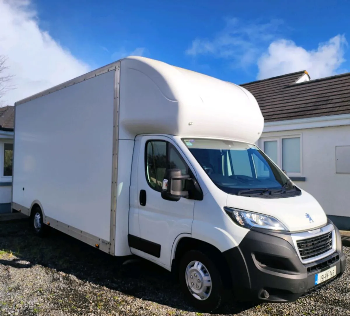 2019 Peugeot Maxi mover low loader Luton box van - Image 1