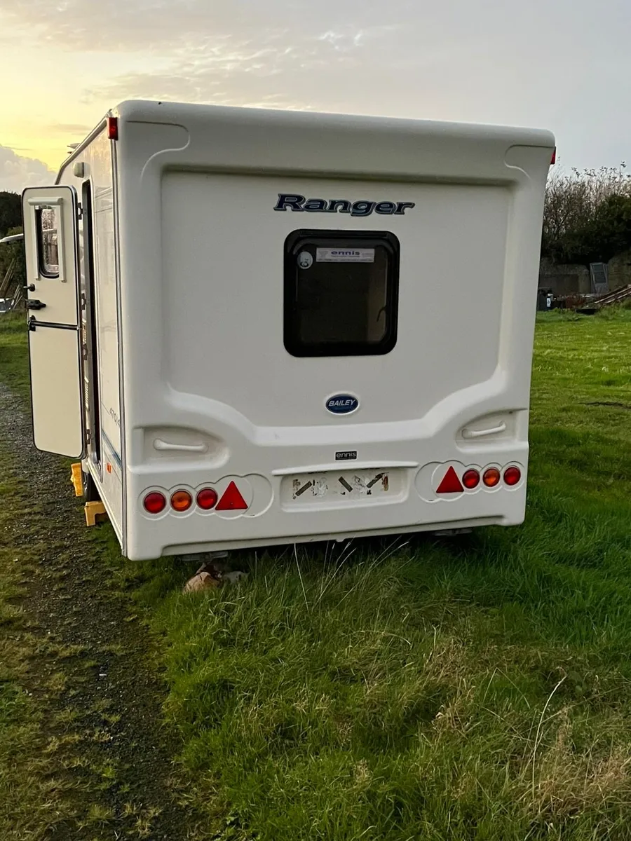 4 berth caravan - Image 1