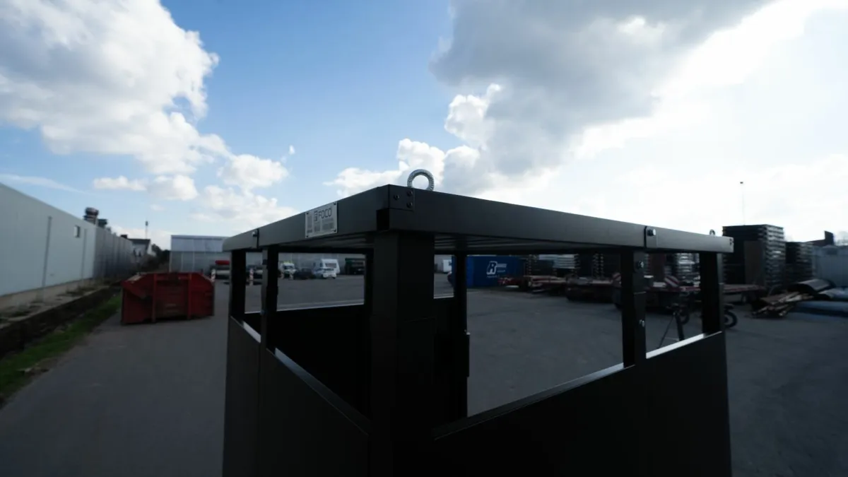 Heavy-Duty Smoking Area Shelter – Quick Delivery - Image 1