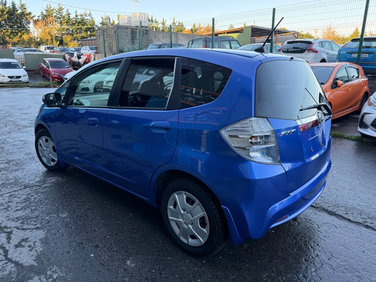 2012 Honda Fit Hybrid Automatic - Image 4