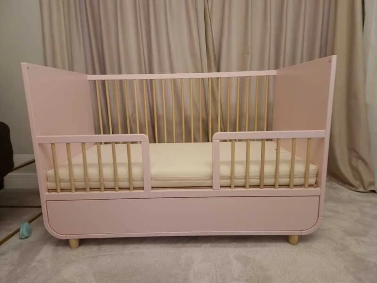 Kids bed with very good mattress - Image 1
