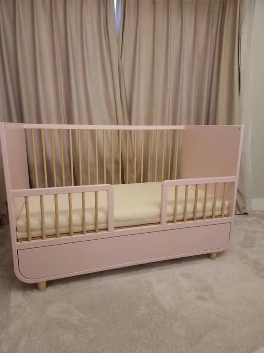 Kids bed with very good mattress - Image 2