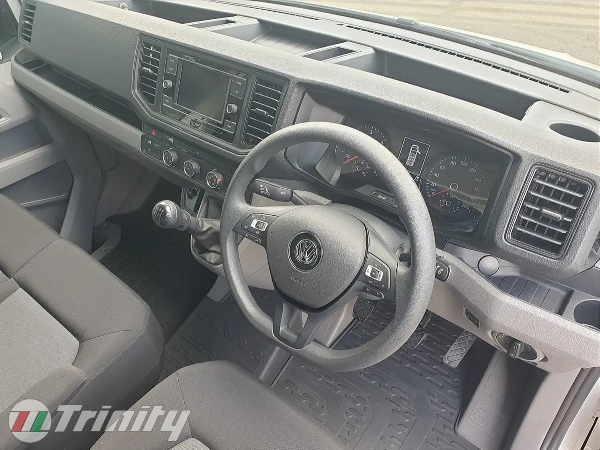 Volkswagen Crafter 2.0 TDI 140 BHP MWB Showroom C - Image 2