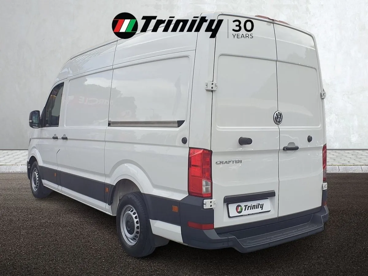Volkswagen Crafter 2.0 TDI 140 BHP MWB Showroom C - Image 3
