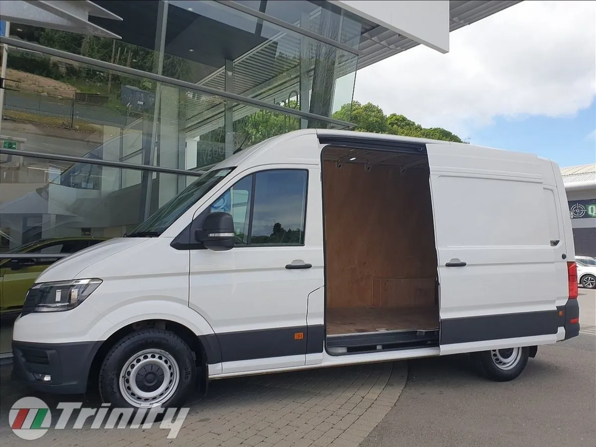 Volkswagen Crafter 2.0 TDI 140 BHP MWB Showroom C - Image 4