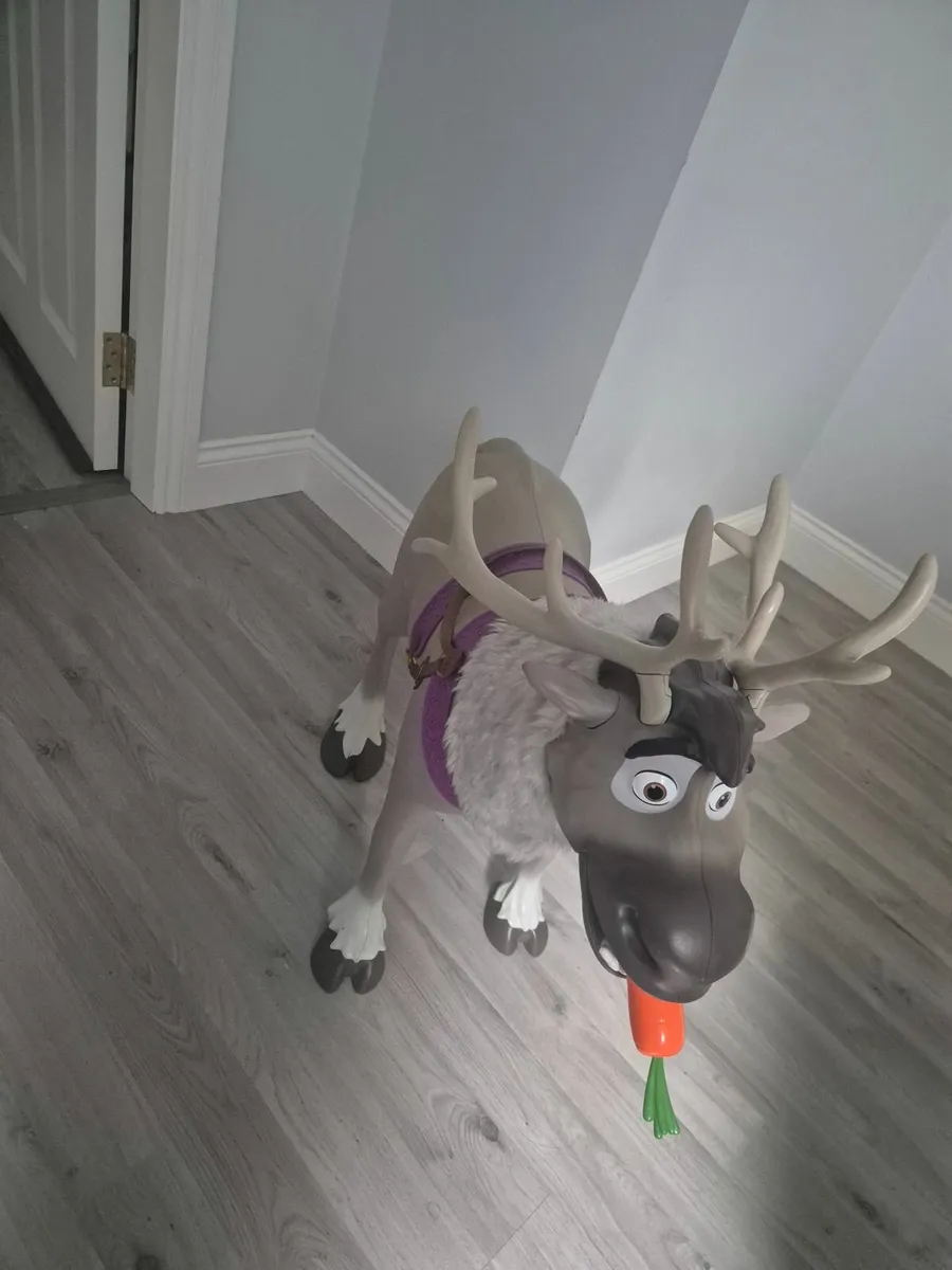 Frozen doll house and sven - Image 1