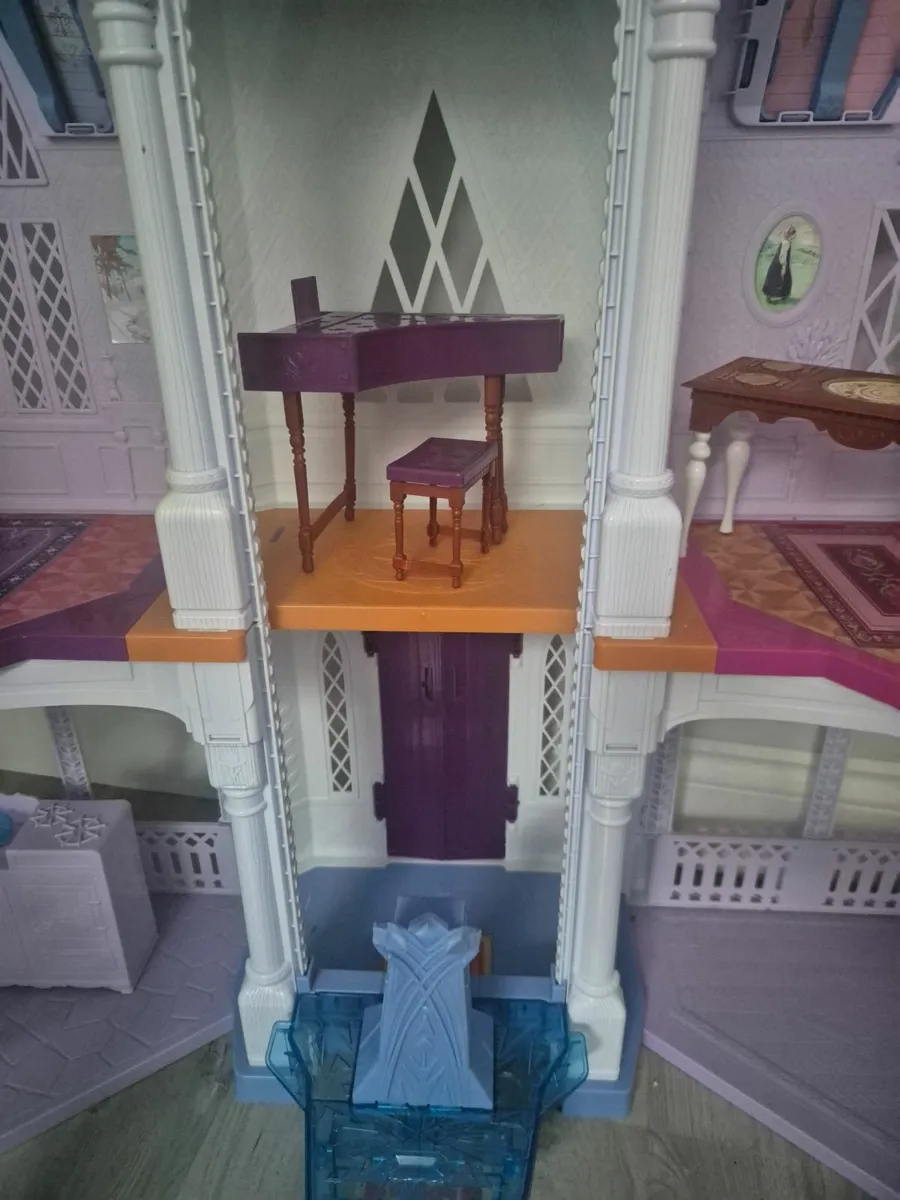 Frozen doll house and sven - Image 2