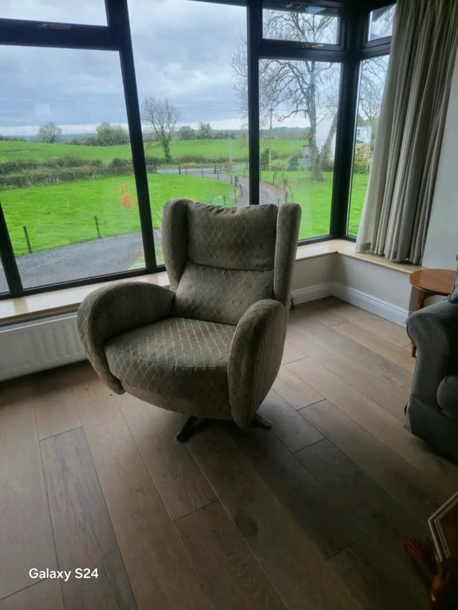 Swivel chair - Image 1